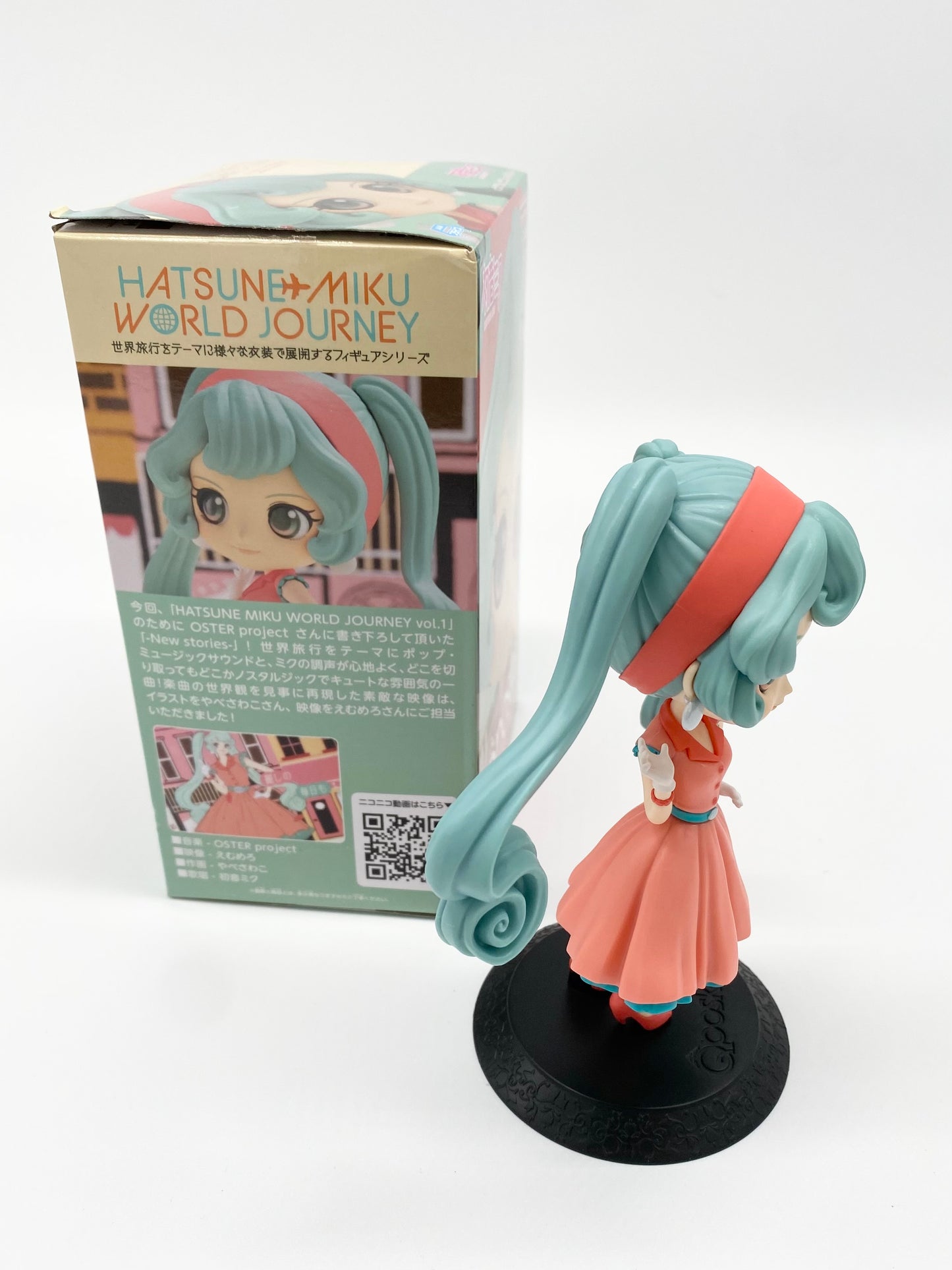 QPosket Hatsune Miku World Journey Figurine Bandai Banpresto